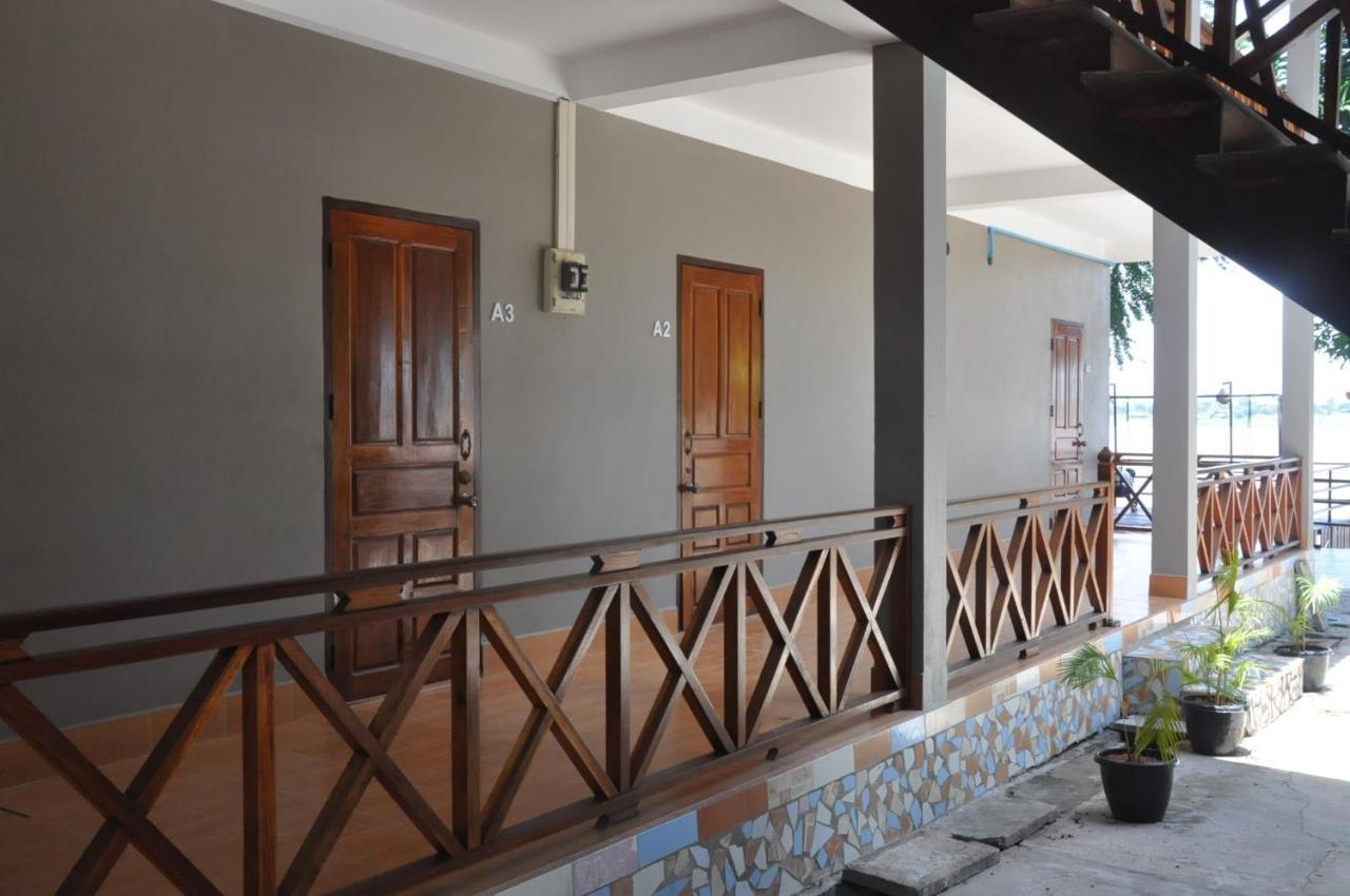 Pilgrim'S Kitchen & Inn Savannakhet Bagian luar foto