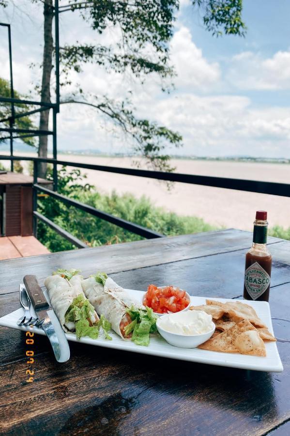 Pilgrim'S Kitchen & Inn Savannakhet Bagian luar foto