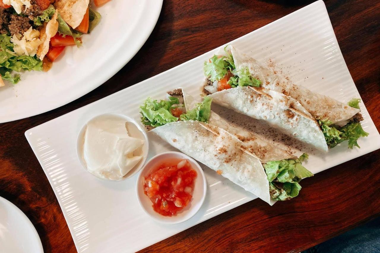 Pilgrim'S Kitchen & Inn Savannakhet Bagian luar foto