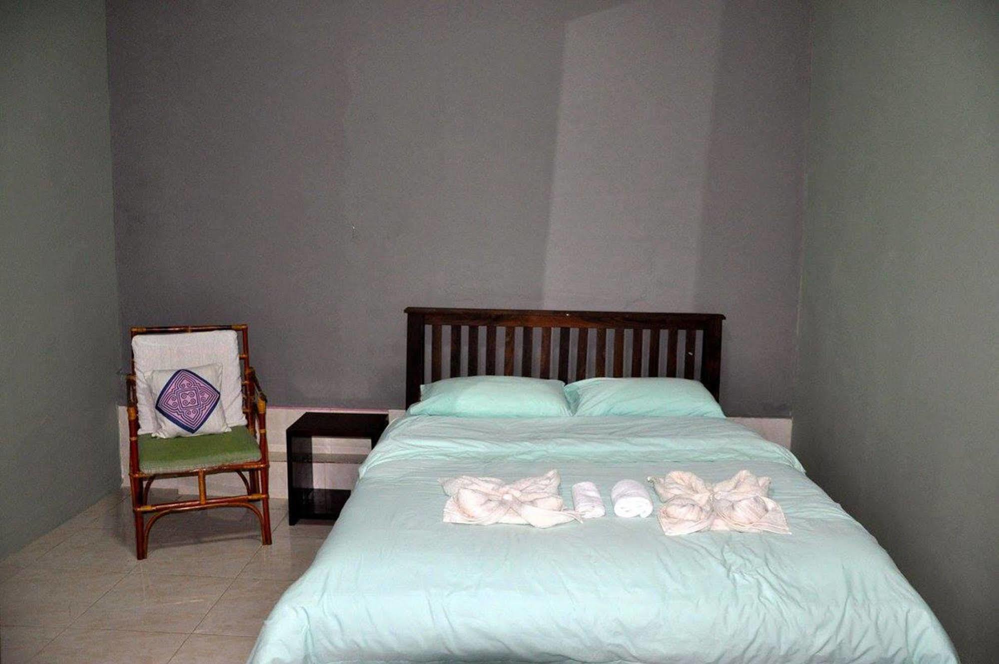 Pilgrim'S Kitchen & Inn Savannakhet Bagian luar foto