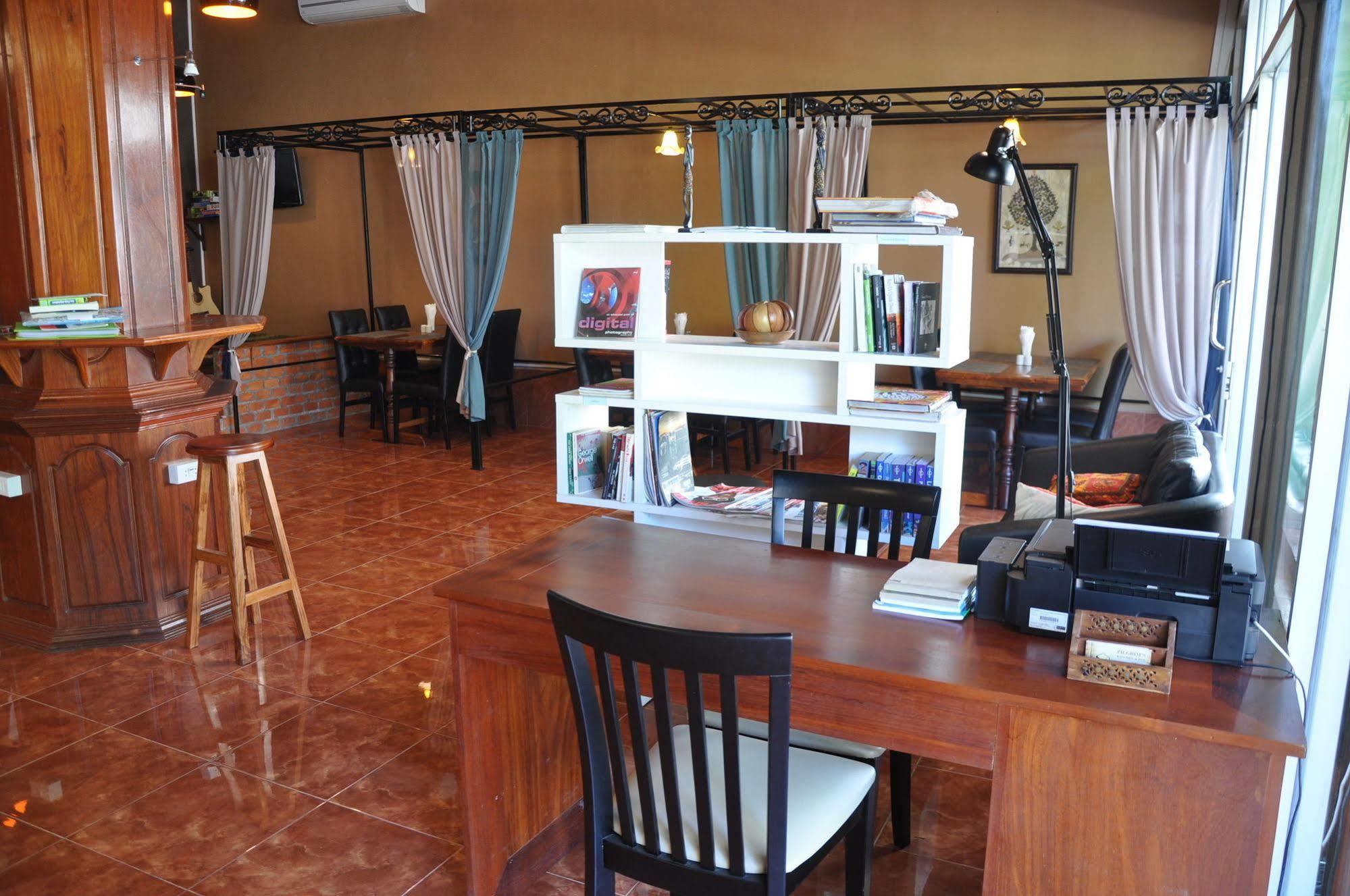 Pilgrim'S Kitchen & Inn Savannakhet Bagian luar foto